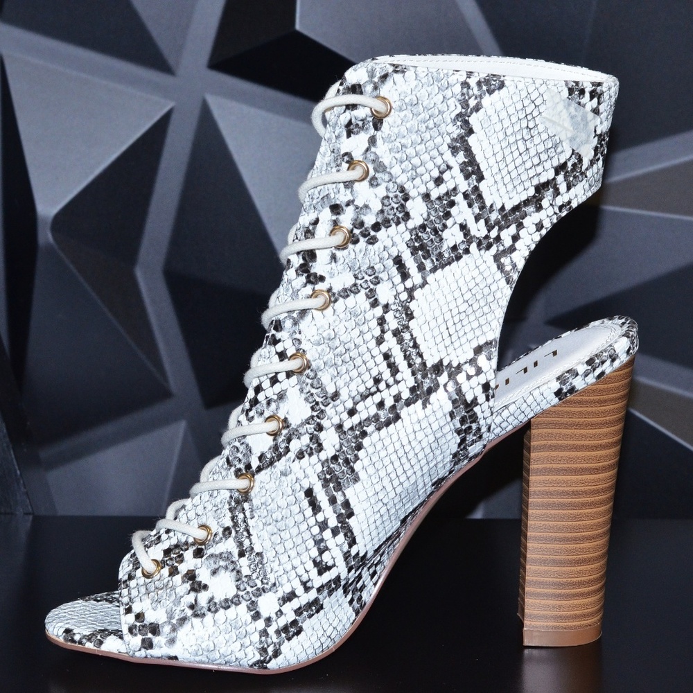 🆕️ Snake Print Heels - Picture 5 of 6